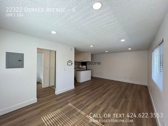 Foto del edificio - 22322 Denker Ave