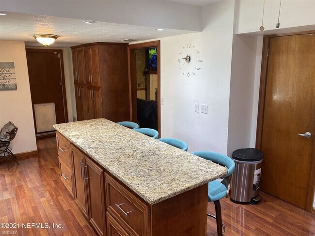Building Photo - 4 br, 2 bath House - 5863 Le Sabre Rd