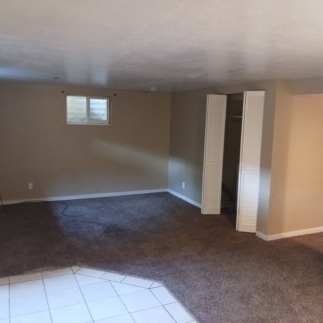 Building Photo - Charming 2-Bedroom Duplex - !! $500 OFF of...