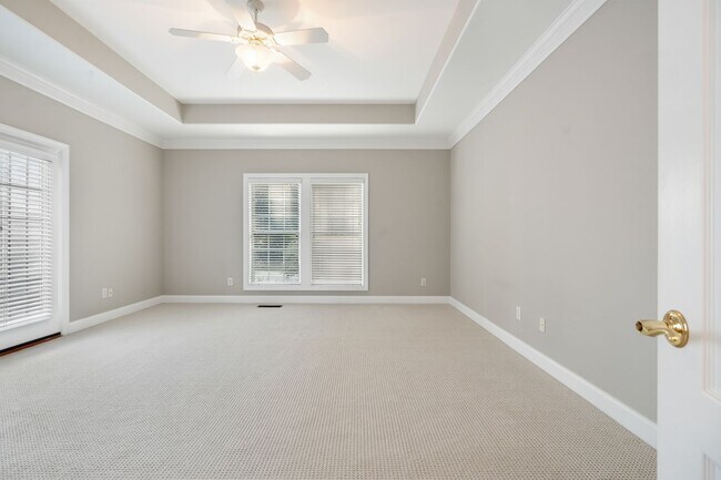 Foto del edificio - Welcome to Governor's Village Sprawling one level living with added Bonus space