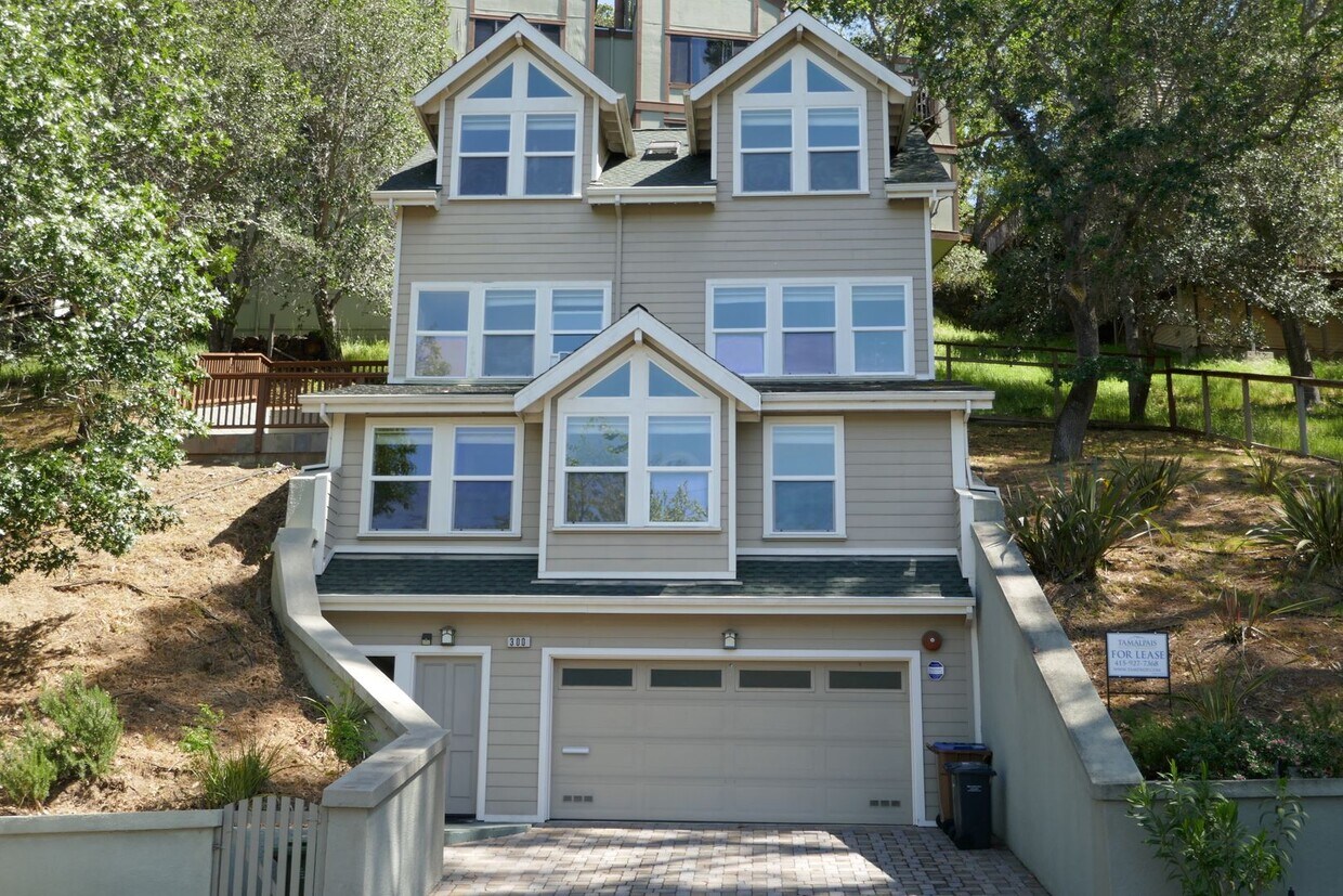 Primary Photo - IMMACULATE MULTI-LEVEL HOME BUILT IN 2002 ...