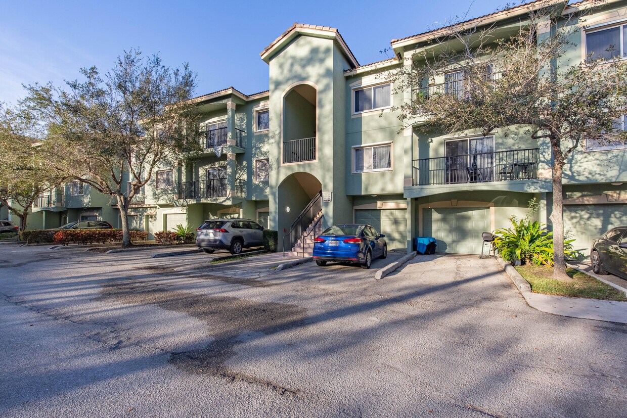 Primary Photo - 340 Crestwood Cir