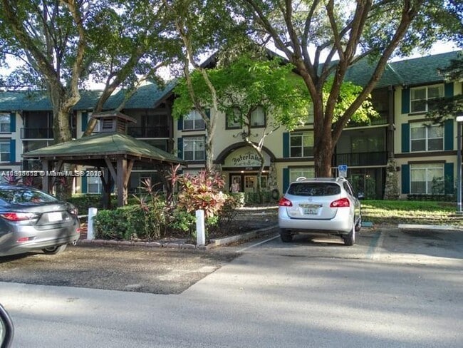 Foto del edificio - 3720 Inverrary Dr