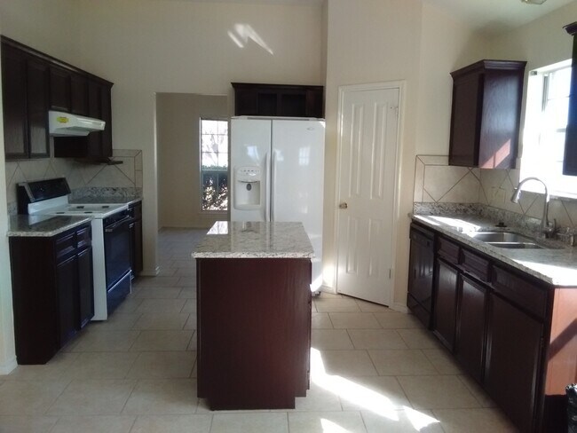 Foto del edificio - 2511 Creek Dr. - Call LONGHORN PROPERTIES ...