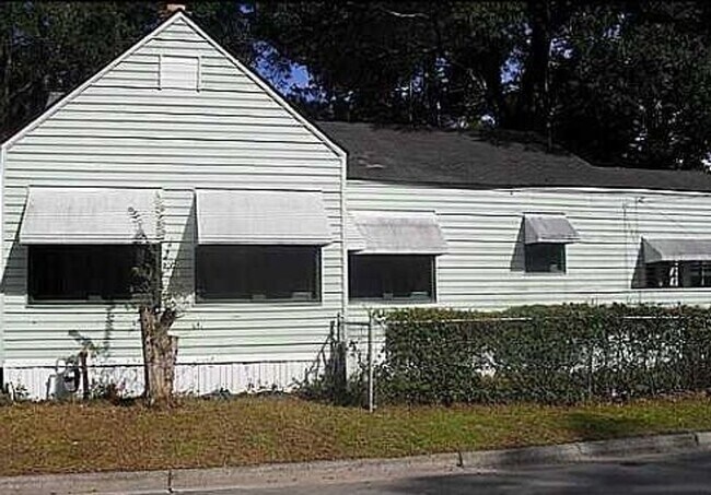 Building Photo - 1501 E 33rd St