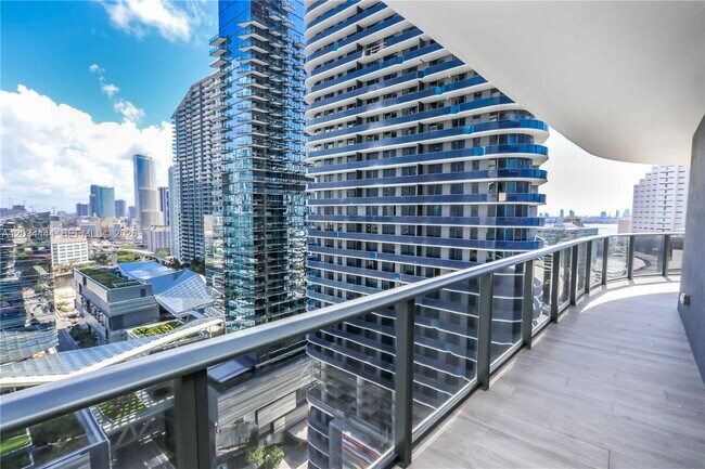 Foto del edificio - 45 SW 9th St