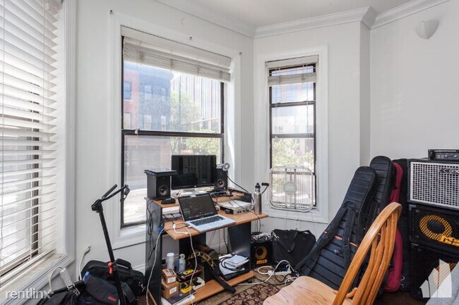 Foto del edificio - 2961 N Halsted St