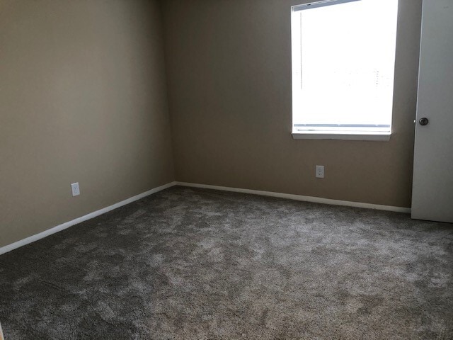 Building Photo - 600 Cedarbrook Ct