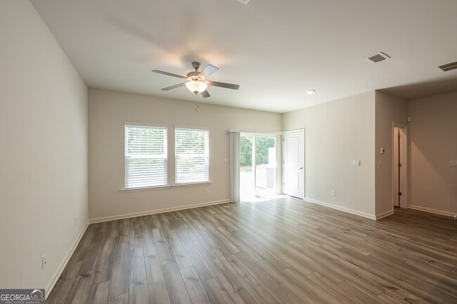 Building Photo - 1585 Villageside Ct