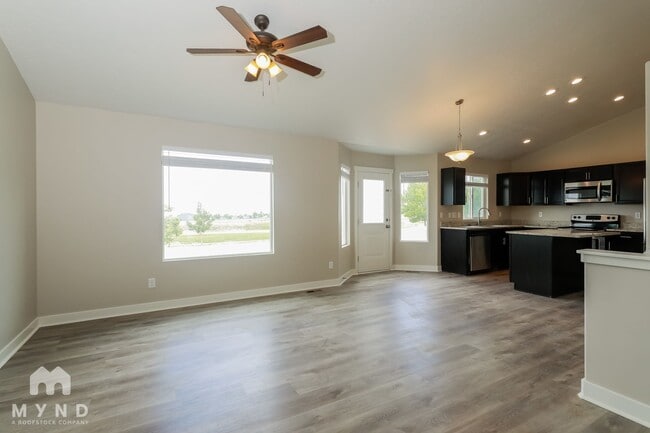 Building Photo - 426 Diamant Ln