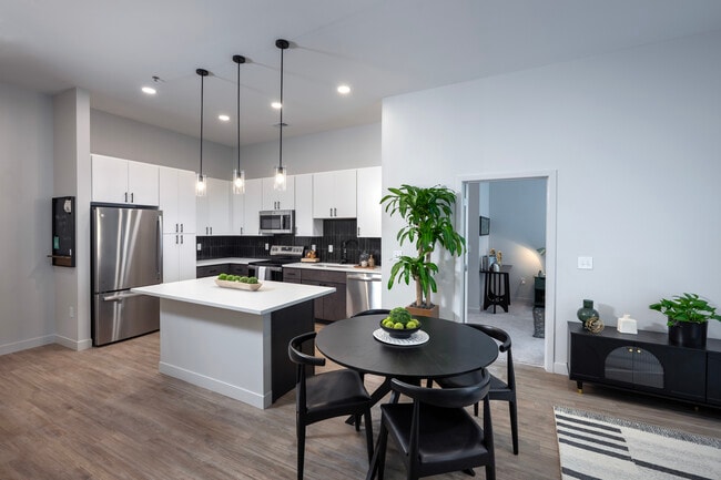 El Par | 2 Bedroom + 2 Baths - The Elex