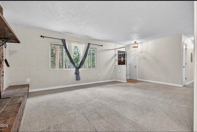 Building Photo - 981 Upper Applegate Rd