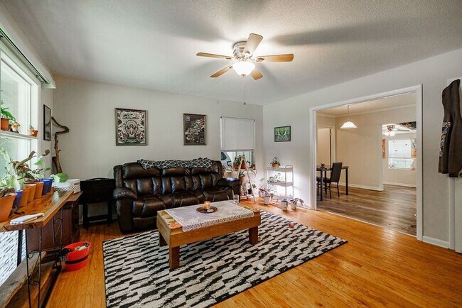 Building Photo - 265 Brentwood Dr
