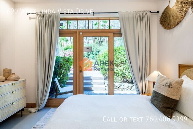 Building Photo - 690 W Linda Vista Dr