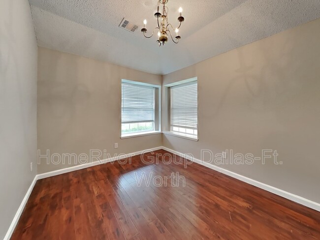 Building Photo - 1413 Deville Cir