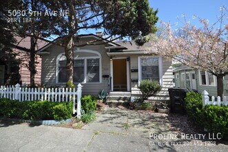 Building Photo - 5030 9th Ave NE