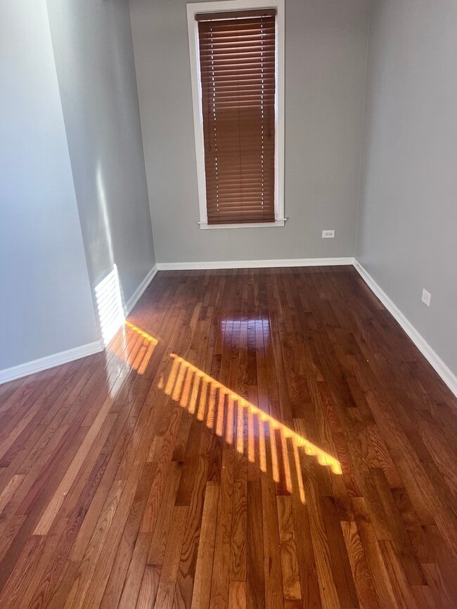 Building Photo - 20 W Hinsdale Ave