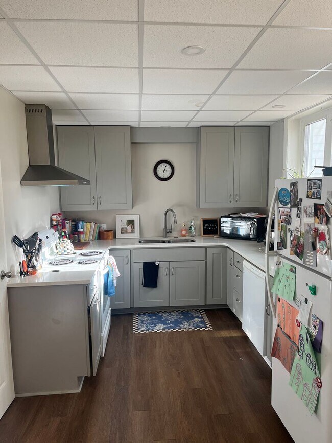 Foto del edificio - Beautifully Remodeled 2BR home in great neighborhood (Guilderland Schools)