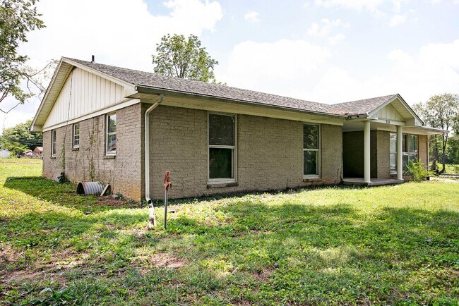 Foto del edificio - 554 Cox Ln