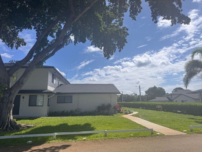Building Photo - Top Floor 2 BR - Private Balcony + Garage ...