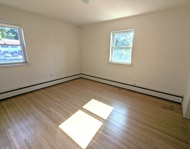 Building Photo - 500 N York Rd
