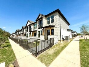 Building Photo - 1280 Bennett Dr