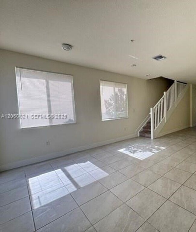 Foto del edificio - 10270 NW 66th St
