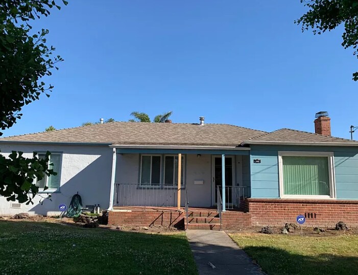 Primary Photo - 905 Emerald Ave