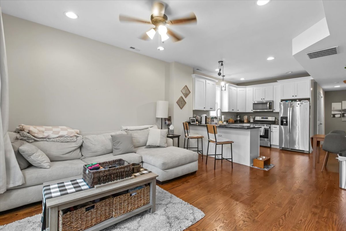 Photo - 2418 W Medill