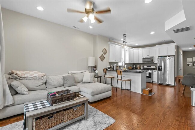 Photo - 2418 W Medill Ave Apartment