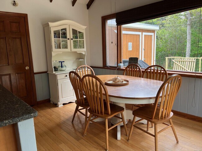 Building Photo - 896 Evergreen