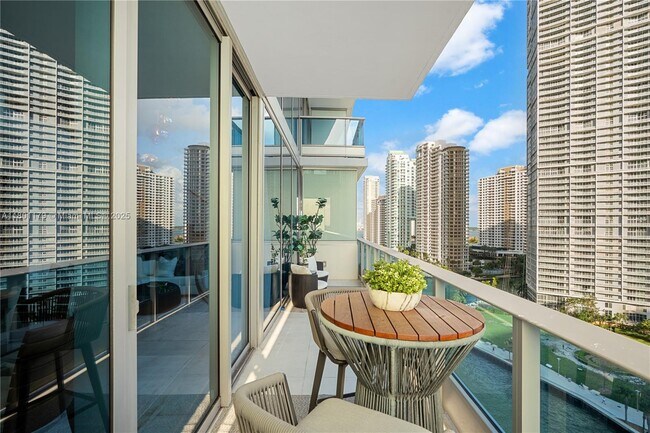 Building Photo - 200 Biscayne Blvd Way
