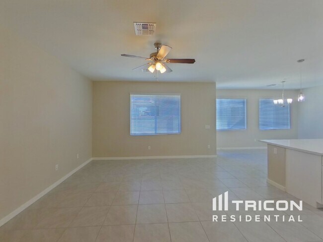 Building Photo - 1349 N Parkcrest