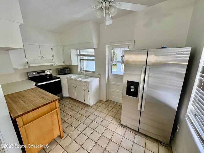 Foto del edificio - 6587 Towhee Dr