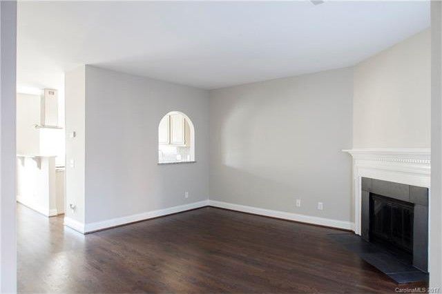 Vista de la puerta principal - 404 Clarkson Green St