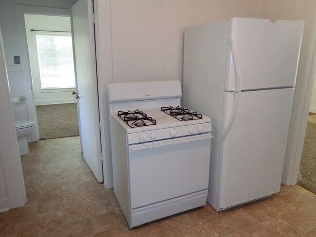 Building Photo - Adorable 1 bedroom with fenced in yard