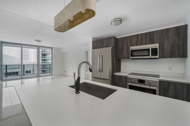 Foto del edificio - 488 NE 18th St
