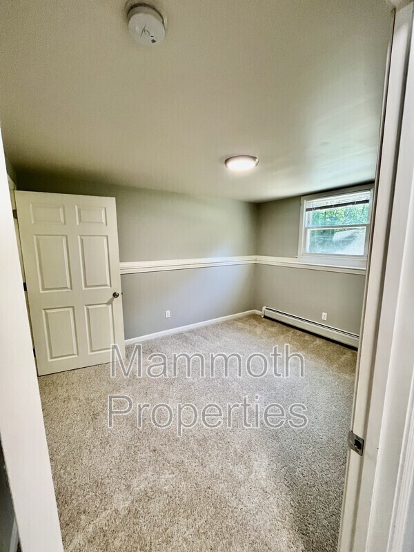 Building Photo - 9 Emerald Dr