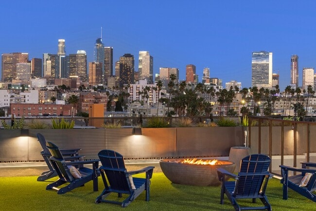 Rooftop Firepit with City Skyline Views - Kanvas