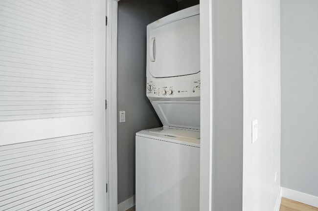 Foto del edificio - 319 E Wacker Dr