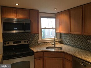 Building Photo - 1017 N York Rd