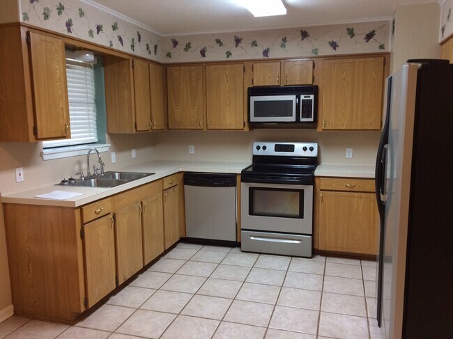 Building Photo - 2041 Lime Tree Rd