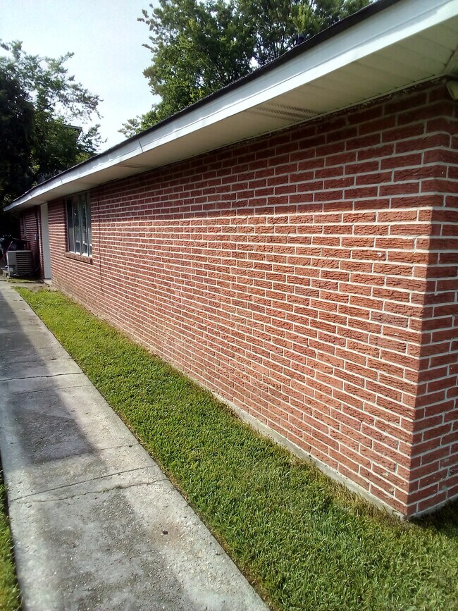 Foto del edificio - 388 Jennifer Jean Dr