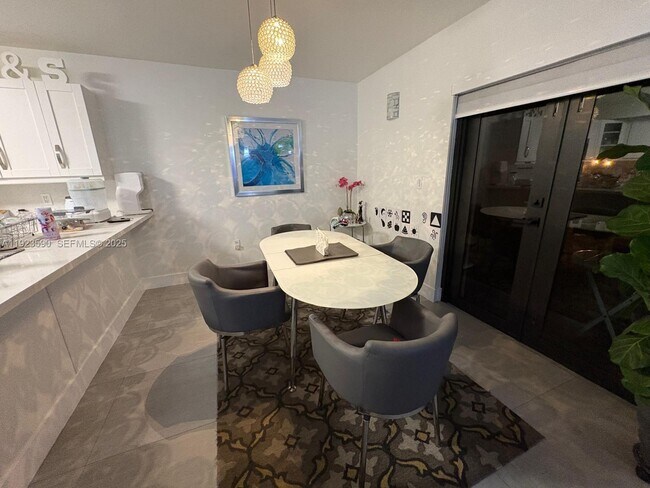 Foto del edificio - 7119 SW 105th Ct