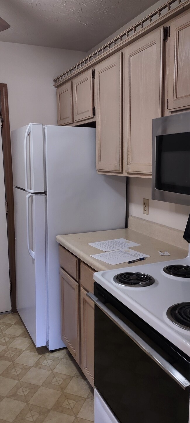 Kitchen 1 - 5280 Fuller Dr