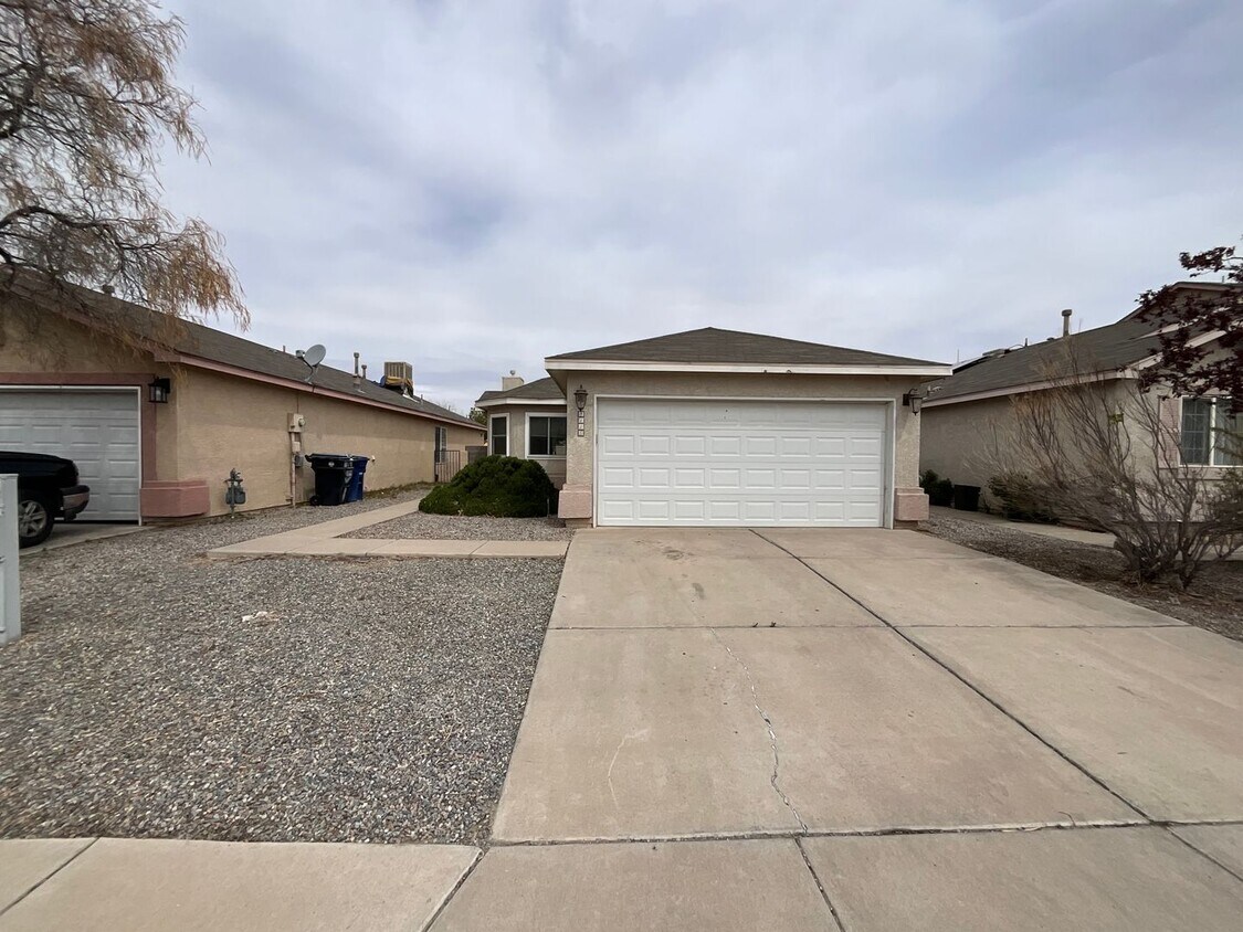 8115 Vista Estrella Ln SW, Albuquerque, NM 87121 House Rental in