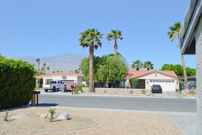 Building Photo - Fully renovated 3-Bedroom House with Firep...