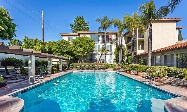 Foto del edificio - 12720 Burbank Blvd
