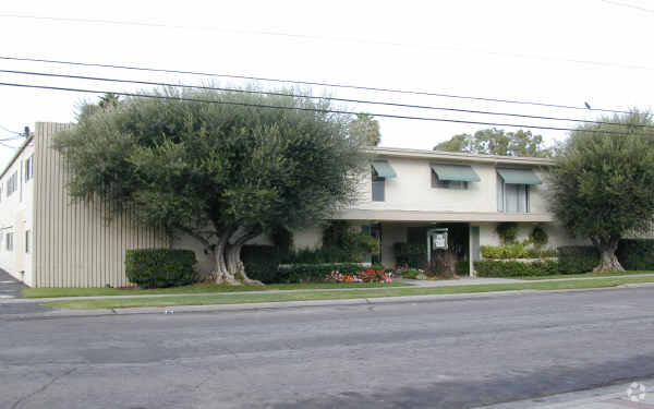 Building Photo - The Courtyard Apartments