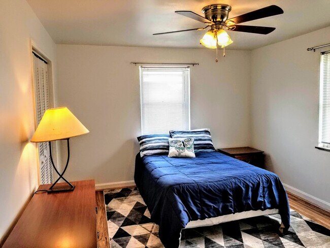 Dormitorio #1 - 7710 Plainfield Rd